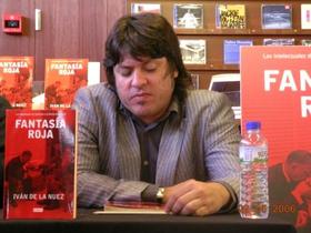 El escritor Iván de la Nuez, durante la presentación de 'Fantasía Roja' en Barcelona