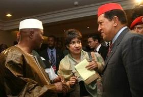 Hugo Chávez (dcha.) junto al presidente de Mali