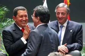 Hugo Chávez, Nicanor Duarte y Néstor Kirchner, durante el acto de entrada de Venezuela a Mercosur