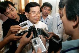 Nguyen Minh Triet, al centro. (AP) Triet