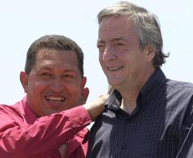 Chávez y Kirchner, gobernantes de izquierda de Venezuela y Argentina, respectivamente