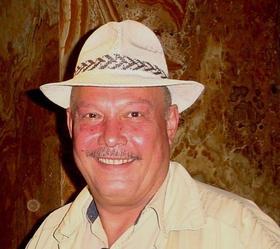El escritor cubano Alejandro González Acosta