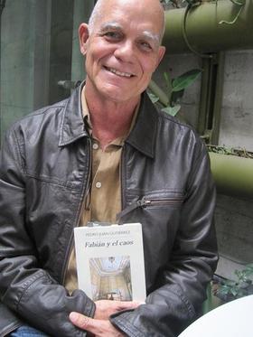El escritor cubano Pedro Juan Gutiérrez. (foto Carlos Olivares Baró.) El escritor cubano Pedro Juan Gutiérrez. (foto Carlos Olivares Baró.)