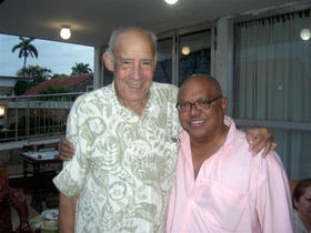 Reinaldo Miravalles, junto al cantautor Pablo Milanés, en su reciente viaje a La Habana. (ARCHIVO FAMILIAR DE R.M.)