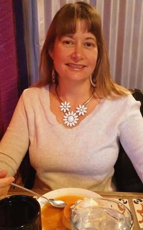 La escritora cubana Teresa Dovalpage