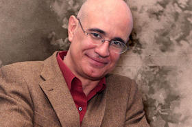 El escritor cubano Antonio Orlando Rodríguez