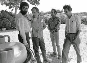 Raúl Pomares, Tomás Gutiérrez Alea, Mario García Joya y Vicente Revuelta, en una imagen tomada durante el rodaje de Una pelea cubana contra los demonios