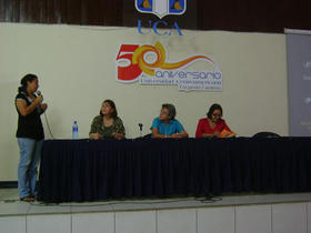 María López Vigil durante una conferencia en la Universidad Centroamericana, Managua, Nicaragua