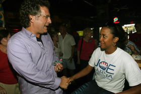 El cubanoamericano Joe García, en campaña.