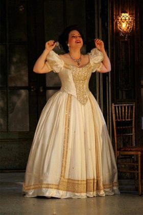 La soprano Elizabeth Caballero en La Traviata