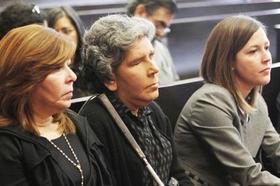 Hijas de Carlos Andrés Pérez, Marta y Carolina Pérez, en la audiencia junto a la nieta, Maria Andreina