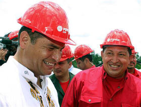 Rafael Correa y Hugo Chávez, presidentes de Venezuela y Ecuador, defensores a ultranza de la reelección ilimitada