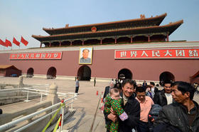 A la salida de la Ciudad Prohibida, con el famoso cartel de Mao a un lado y camino a la Plaza de Tiananmen
