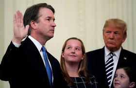 Brett Kavanaugh durante el proceso de juramento como magistrado de la Corte Suprema