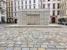 La Judenplatz en Viena, con el monumento de recordación a las víctimas del Holocausto