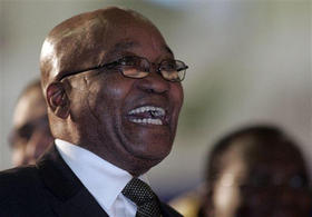 El presidente electo Jacob Zuma, tras conocer la victoria de su partido, en Pretoria, el 25 de abril de 2009. (AP)