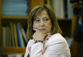 La senadora chilena Soledad Alvear (DC) renunció a la contienda por la presidencia, tras los malos resultados de su partido en las municipales. (EMOL)