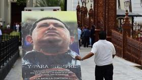 Los afiches y cuadros que retrataban a Hugo Chávez eliminados de la Asamblea Nacional en Venezuela