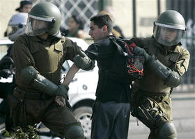 Protesta de profesores y estudiantes en Santiago de Chile, el 8 de julio de 2008