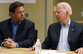 El gobernador de Florida Ron DeSantis y el presidente de Estados Unidos Joe Biden