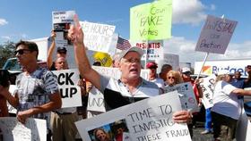 Protesta durante el recuento de votos que está en marcha en Florida