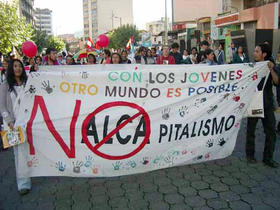 Una marcha contra el Tratado de Libre Comercio de las Américas (ALCA).