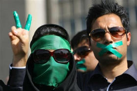 Manifestantes en Teherán, el 18 de junio de 2009. (AP)