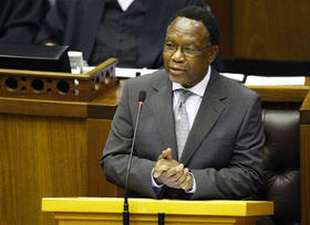 El nuevo presidente interino Kgalema Motlanthe, en Cape Town, Sudáfrica, el 25 de septiembre de 2008. (AP)