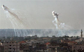 Explosiones en la Franja de Gaza, el 4 de enero de 2008. (AP) Explosiones en la Franja de Gaza, el 4 de enero de 2008. (AP)