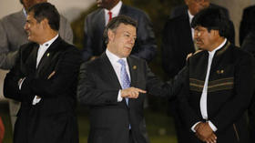 Juan Manuel Santos, Evo Morales y Rafael Correa durante la creación de la Comunidad de Estados Latinoamericanos y del Caribe (CELAC)