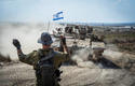 Carros de combate israelíes en la frontera sur con la franja de Gaza