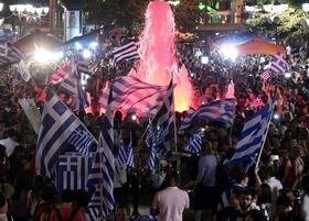Griegos celebran la victoria del «No» en el referendo efectuado en su país