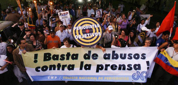 Manifestación por el segundo aniversario del cierre de RCTV, el 27 de mayo de 2009. (REUTERS)