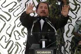 El presidente de Nicaragua, Daniel Ortega, en un discurso durante una parada militar. Managua, 12 de septiembre de 2009. (REUTERS)