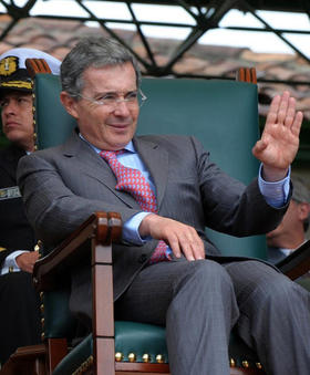 Álvaro Uribe, presidente de Colombia, el 3 de junio en una ceremonia militar en Bogotá. (AP)