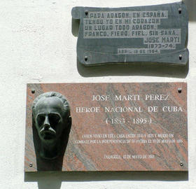 Placa conmemorativa en la casa donde vivió José Martí en Zaragoza
