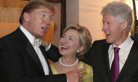 Eran otros tiempos en las relaciones entre Donald Trump y el matrimonio Clinton, como podemos apreciar en esta fotografía de archivo