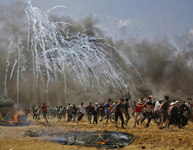 Los soldados israelíes mataron a 55 palestinos el lunes en la frontera con la Franja de Gaza tras disturbios y manifestaciones contra la inauguración de la embajada de Estados Unidos en Jerusalén