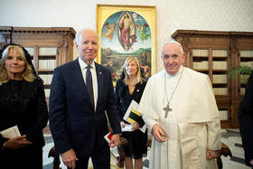 El presidente Joe Biden y el papa Francisco en el Vaticano