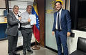 Foto del acto de formalización de la entrega del centro comercial en La Candelaria a Freddy Cohén, presidente de la Constructora Sambil, en Caracas, Venezuela