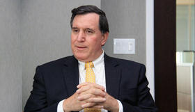 El comisionado de Miami Joe Carollo