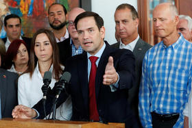 El senador Marco Rubio, con políticos y seguidores