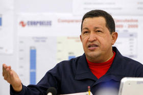 El presidente Hugo Chávez, en reunión de ministros, habla desde el palacio de Miraflores