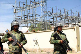 Militares bolivianos custodian instalaciones de la la Transportadora de Electricidad (TDE)