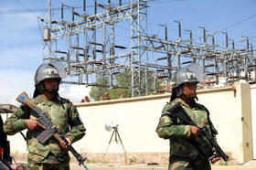 Militares bolivianos custodian instalaciones de la la Transportadora de Electricidad (TDE). Militares bolivianos custodian instalaciones de la la Transportadora de Electricidad (TDE)