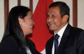 Keiko Fujimori y Ollanta Humala, luego de una breve reunión en Lima (Perú) el 6 de junio de 2011.