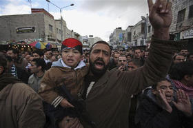 Protestas en Ramallah contra las operaciones militares israelíes a Gaza, 9 de enero de 2009. (AP)