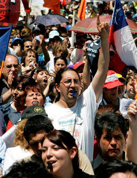 Manifestantes en Santiago de Chile, 18 de noviembre de 2008. (AP)