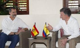 El rey Felipe VI junto al presidente de Colombia, Juan Manuel Santos, en Cartagena de Indias, Colombia