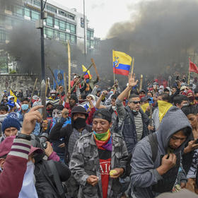 Las crisis que atraviesa América Latina pueden desatar nuevas protestas en algunos países. Protesta en Ecuador en esta foto de archivo. Las crisis que atraviesa América Latina pueden desatar nuevas protestas en algunos países. Protesta en Ecuador en esta foto de archivo